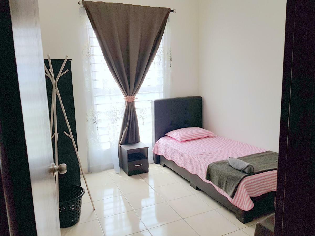 Hz Homestay @Ascotte Boulevard Semenyih Exterior foto